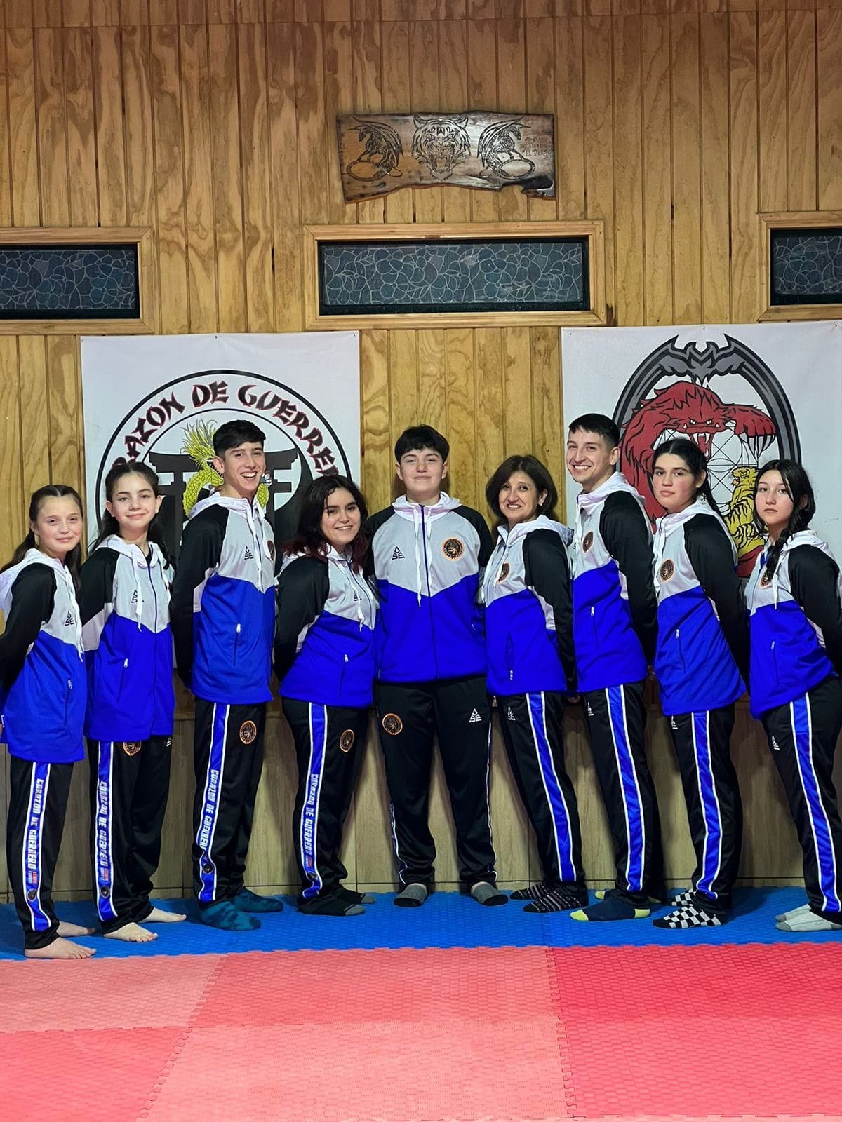Equipo completo con uniforme institucional